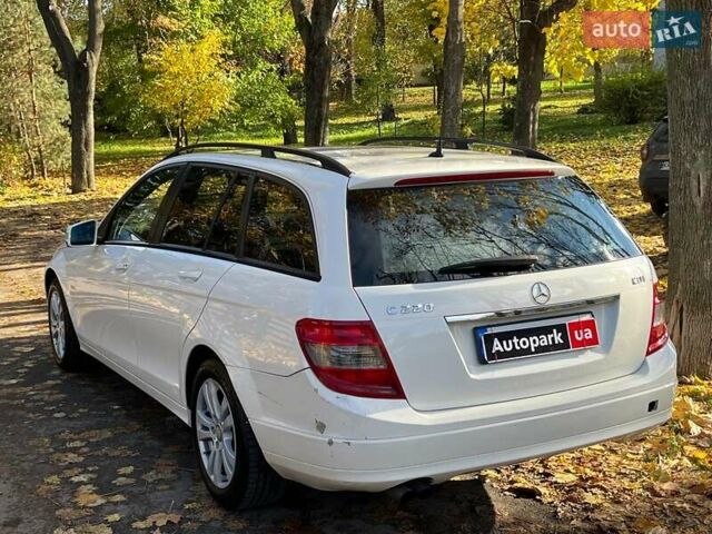 Мерседес Ц-Класс 2010 в Киеве на Automoto.ua Белый Мерседес Ц-Класс, объемом двигателя 2.1 л и пробегом 412 тыс. км за 8990 $, фото 7 на Automoto.ua