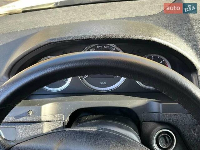 Мерседес Ц-Класс 2010 в Киеве на Automoto.ua Белый Мерседес Ц-Класс, объемом двигателя 2.1 л и пробегом 412 тыс. км за 8990 $, фото 23 на Automoto.ua