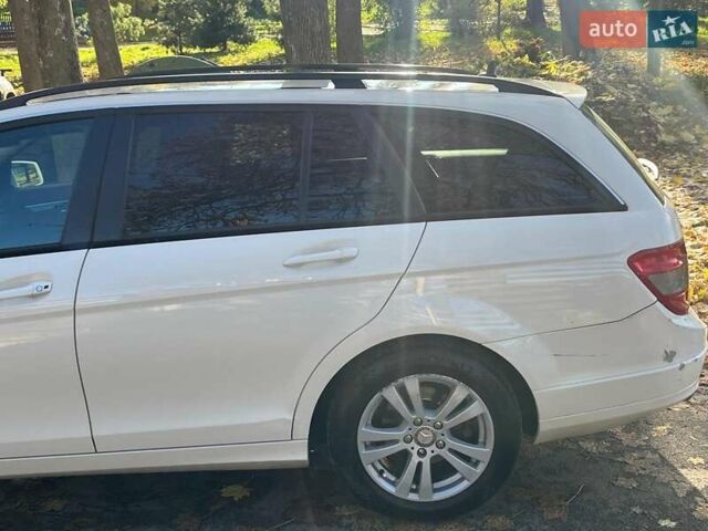 Мерседес Ц-Класс 2010 в Киеве на Automoto.ua Белый Мерседес Ц-Класс, объемом двигателя 2.1 л и пробегом 412 тыс. км за 8990 $, фото 6 на Automoto.ua