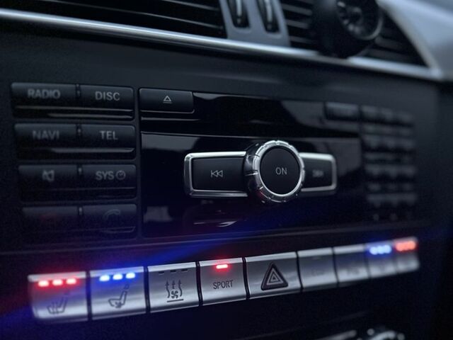 Белый Мерседес Ц-Класс, объемом двигателя 2.1 л и пробегом 322 тыс. км за 10400 $, фото 9 на Automoto.ua