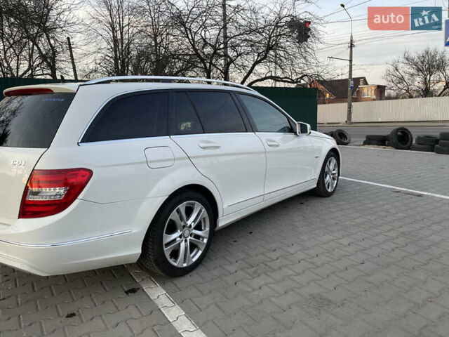 Білий Мерседес Ц-Клас, об'ємом двигуна 2.14 л та пробігом 318 тис. км за 12500 $, фото 12 на Automoto.ua