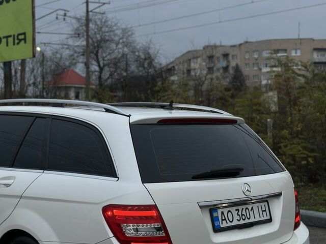 Белый Мерседес Ц-Класс, объемом двигателя 2.1 л и пробегом 322 тыс. км за 10400 $, фото 3 на Automoto.ua