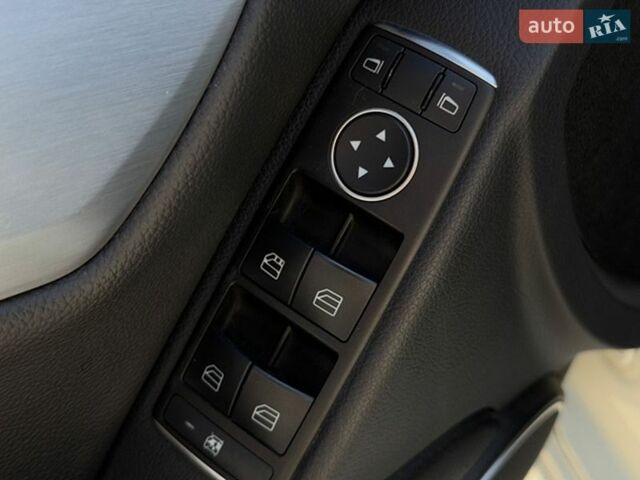 Белый Мерседес Ц-Класс, объемом двигателя 2.2 л и пробегом 210 тыс. км за 13500 $, фото 25 на Automoto.ua