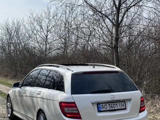 Белый Мерседес Ц-Класс, объемом двигателя 2.1 л и пробегом 325 тыс. км за 10700 $, фото 4 на Automoto.ua