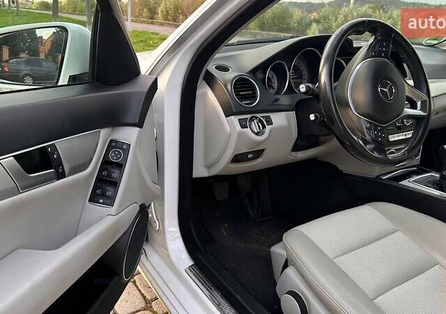 Белый Мерседес Ц-Класс, объемом двигателя 2.14 л и пробегом 383 тыс. км за 10500 $, фото 5 на Automoto.ua