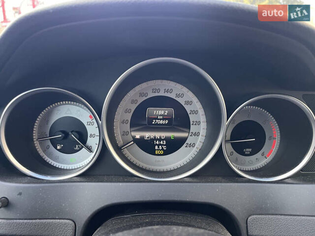 Белый Мерседес Ц-Класс, объемом двигателя 2.2 л и пробегом 270 тыс. км за 10800 $, фото 10 на Automoto.ua