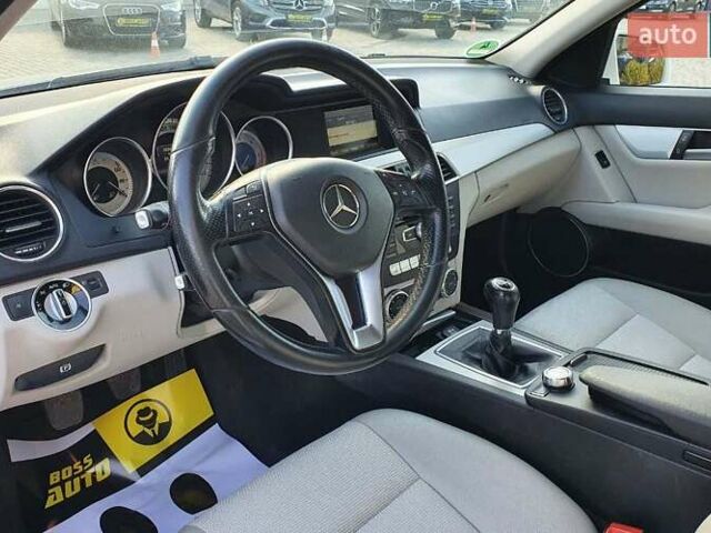 Белый Мерседес Ц-Класс, объемом двигателя 2.2 л и пробегом 363 тыс. км за 12790 $, фото 10 на Automoto.ua