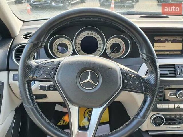 Белый Мерседес Ц-Класс, объемом двигателя 2.2 л и пробегом 363 тыс. км за 12790 $, фото 20 на Automoto.ua