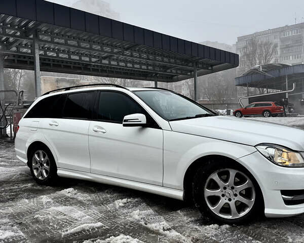 Белый Мерседес Ц-Класс, объемом двигателя 2.2 л и пробегом 278 тыс. км за 11300 $, фото 19 на Automoto.ua