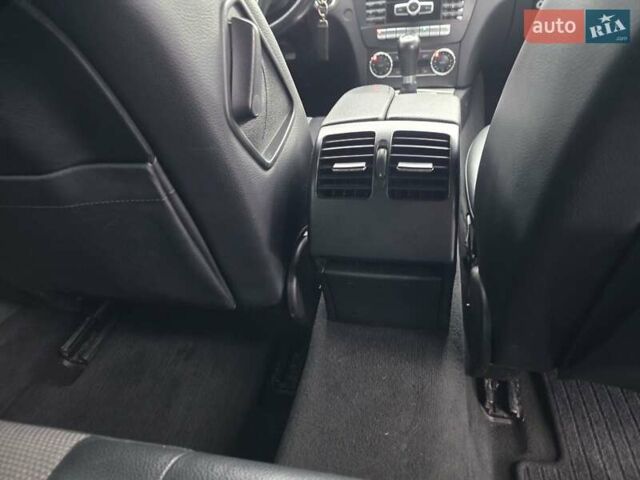 Белый Мерседес Ц-Класс, объемом двигателя 2.14 л и пробегом 255 тыс. км за 10500 $, фото 44 на Automoto.ua