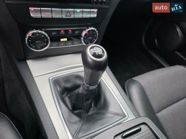 Белый Мерседес Ц-Класс, объемом двигателя 2.14 л и пробегом 255 тыс. км за 10500 $, фото 29 на Automoto.ua