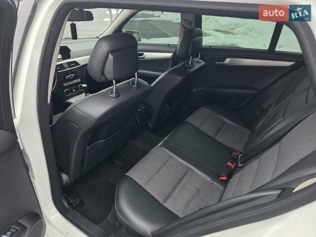 Белый Мерседес Ц-Класс, объемом двигателя 2.14 л и пробегом 255 тыс. км за 10500 $, фото 32 на Automoto.ua