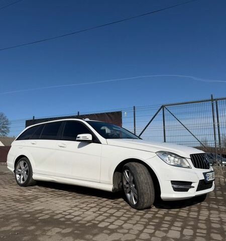 Белый Мерседес Ц-Класс, объемом двигателя 2.2 л и пробегом 281 тыс. км за 9999 $, фото 13 на Automoto.ua