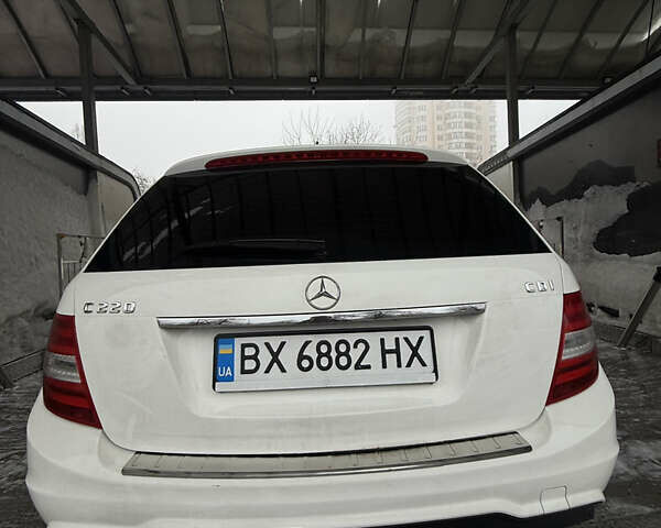 Белый Мерседес Ц-Класс, объемом двигателя 2.2 л и пробегом 278 тыс. км за 11300 $, фото 23 на Automoto.ua