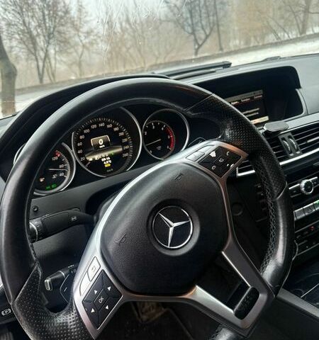 Белый Мерседес Ц-Класс, объемом двигателя 2.2 л и пробегом 281 тыс. км за 9999 $, фото 40 на Automoto.ua