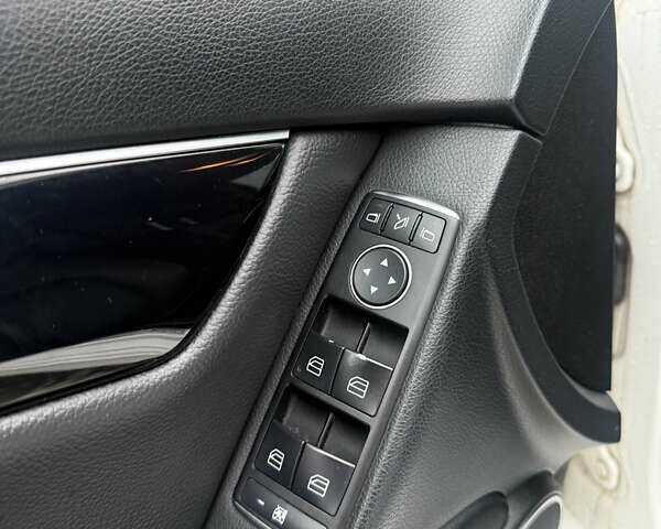 Білий Мерседес Ц-Клас, об'ємом двигуна 2.1 л та пробігом 273 тис. км за 9600 $, фото 35 на Automoto.ua