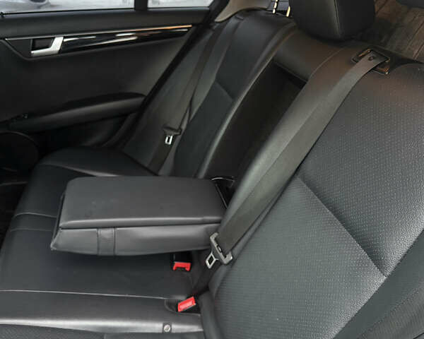 Белый Мерседес Ц-Класс, объемом двигателя 2.2 л и пробегом 278 тыс. км за 11300 $, фото 32 на Automoto.ua