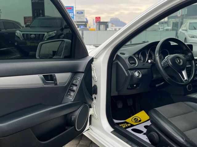 Білий Мерседес Ц-Клас, об'ємом двигуна 0 л та пробігом 255 тис. км за 11500 $, фото 8 на Automoto.ua