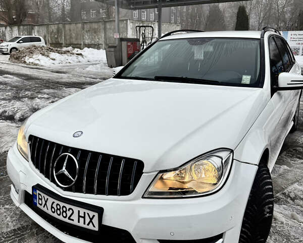 Белый Мерседес Ц-Класс, объемом двигателя 2.2 л и пробегом 278 тыс. км за 11300 $, фото 2 на Automoto.ua