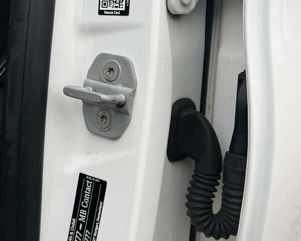 Білий Мерседес Ц-Клас, об'ємом двигуна 2.2 л та пробігом 339 тис. км за 16800 $, фото 5 на Automoto.ua