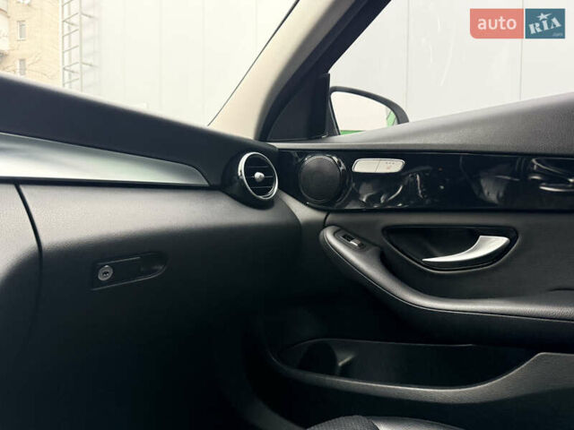 Білий Мерседес Ц-Клас, об'ємом двигуна 2.2 л та пробігом 339 тис. км за 16800 $, фото 8 на Automoto.ua