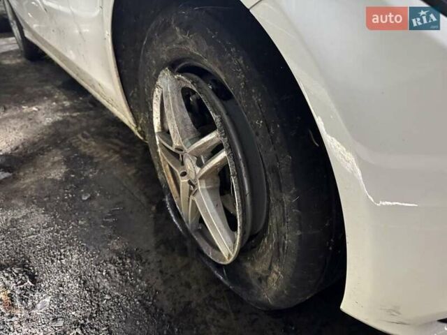 Білий Мерседес Ц-Клас, об'ємом двигуна 2.14 л та пробігом 245 тис. км за 12900 $, фото 5 на Automoto.ua