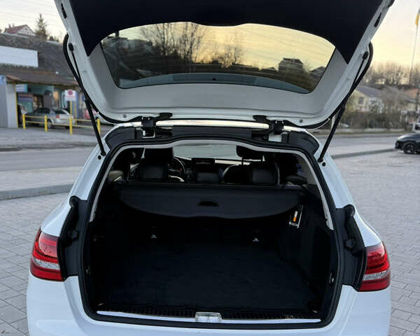 Белый Мерседес Ц-Класс, объемом двигателя 2.14 л и пробегом 159 тыс. км за 21900 $, фото 13 на Automoto.ua