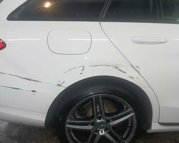 Белый Мерседес Ц-Класс, объемом двигателя 2 л и пробегом 211 тыс. км за 17200 $, фото 14 на Automoto.ua