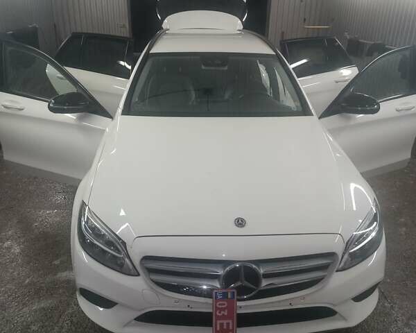 Белый Мерседес Ц-Класс, объемом двигателя 2 л и пробегом 211 тыс. км за 17200 $, фото 23 на Automoto.ua