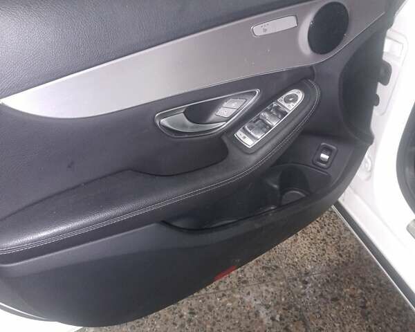 Белый Мерседес Ц-Класс, объемом двигателя 2 л и пробегом 211 тыс. км за 17200 $, фото 22 на Automoto.ua