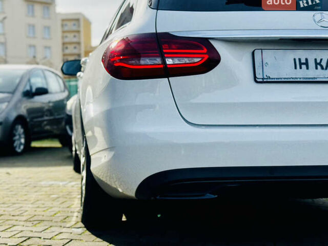 Белый Мерседес Ц-Класс, объемом двигателя 1.95 л и пробегом 148 тыс. км за 27500 $, фото 14 на Automoto.ua