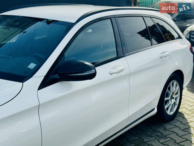 Белый Мерседес Ц-Класс, объемом двигателя 1.95 л и пробегом 148 тыс. км за 27500 $, фото 12 на Automoto.ua