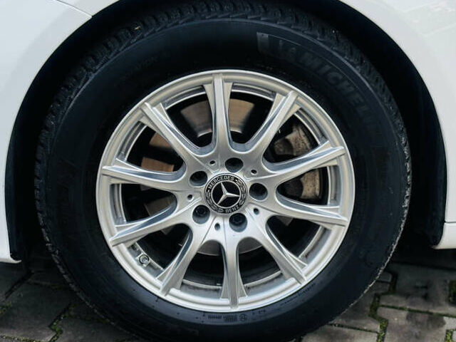 Белый Мерседес Ц-Класс, объемом двигателя 1.95 л и пробегом 148 тыс. км за 27500 $, фото 11 на Automoto.ua