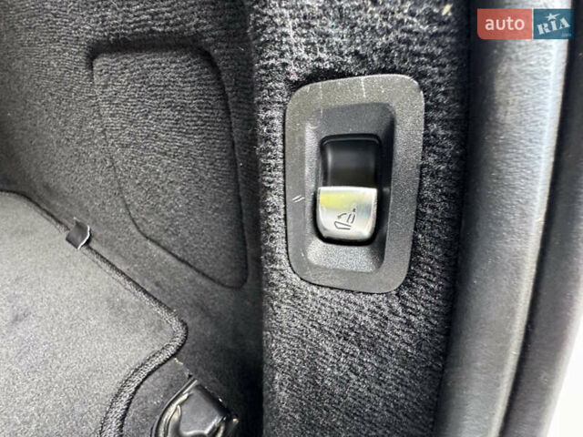 Белый Мерседес Ц-Класс, объемом двигателя 1.95 л и пробегом 147 тыс. км за 28900 $, фото 20 на Automoto.ua