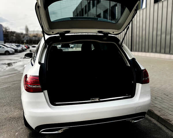 Білий Мерседес Ц-Клас, об'ємом двигуна 1.9 л та пробігом 64 тис. км за 32500 $, фото 4 на Automoto.ua