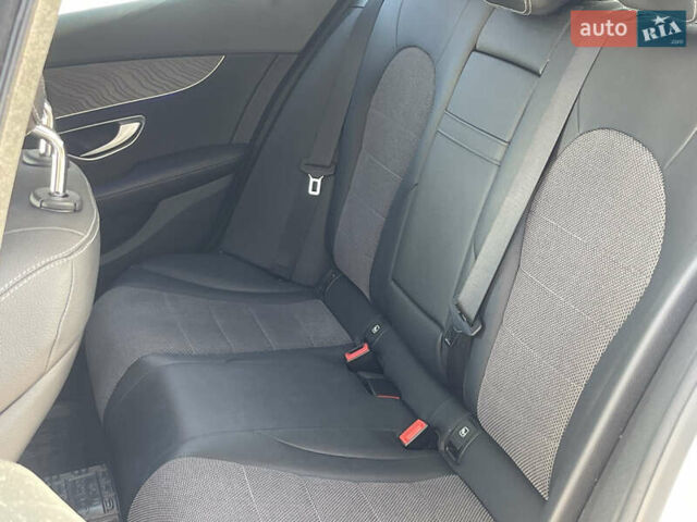 Белый Мерседес Ц-Класс, объемом двигателя 1.95 л и пробегом 65 тыс. км за 33500 $, фото 15 на Automoto.ua