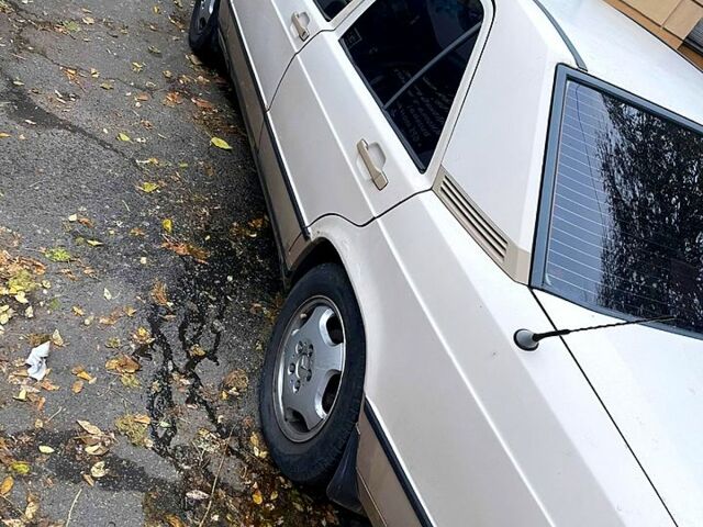 Бежевый Мерседес Ц-Класс, объемом двигателя 2 л и пробегом 0 тыс. км за 1800 $, фото 1 на Automoto.ua