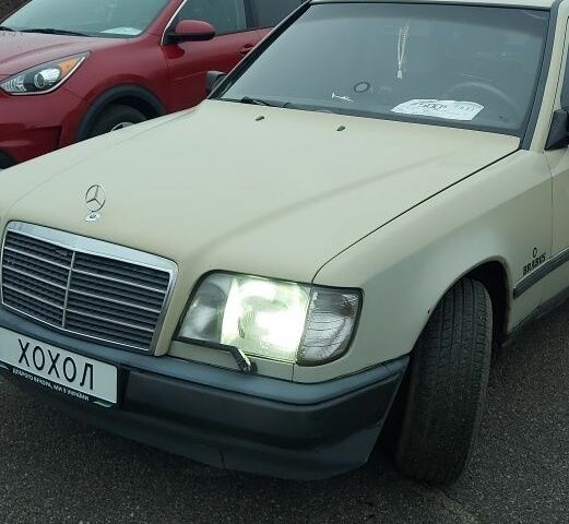 Бежевый Мерседес Ц-Класс, объемом двигателя 5 л и пробегом 349 тыс. км за 4000 $, фото 1 на Automoto.ua