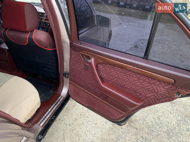 Бежевый Мерседес Ц-Класс, объемом двигателя 1.8 л и пробегом 381 тыс. км за 3650 $, фото 13 на Automoto.ua