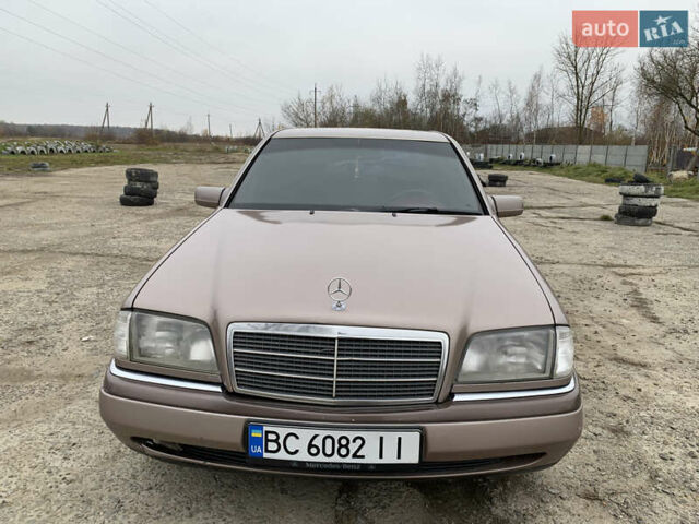 Бежевый Мерседес Ц-Класс, объемом двигателя 1.8 л и пробегом 381 тыс. км за 3650 $, фото 2 на Automoto.ua