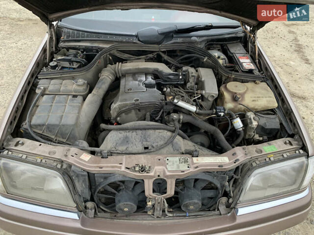 Бежевый Мерседес Ц-Класс, объемом двигателя 1.8 л и пробегом 381 тыс. км за 3650 $, фото 21 на Automoto.ua