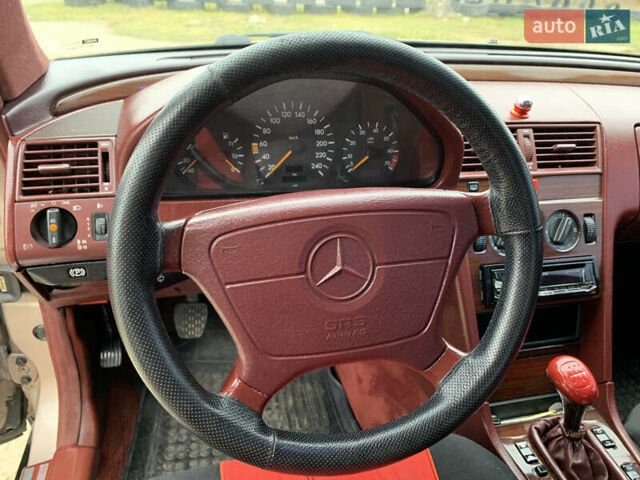 Бежевый Мерседес Ц-Класс, объемом двигателя 1.8 л и пробегом 381 тыс. км за 3650 $, фото 17 на Automoto.ua