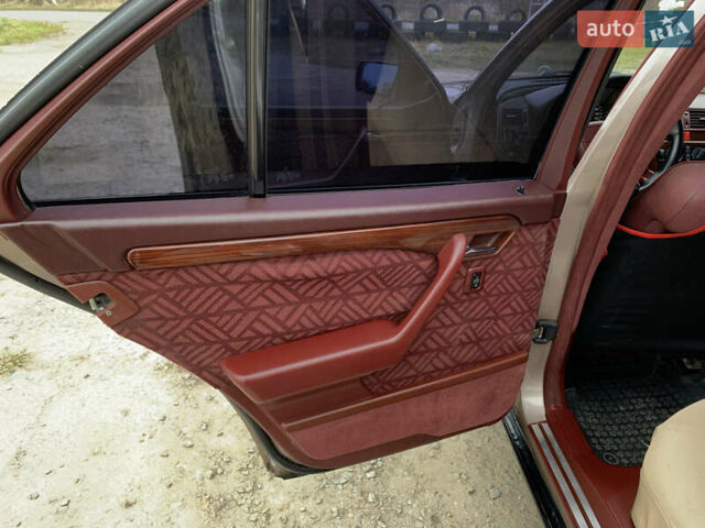 Бежевый Мерседес Ц-Класс, объемом двигателя 1.8 л и пробегом 381 тыс. км за 3650 $, фото 11 на Automoto.ua