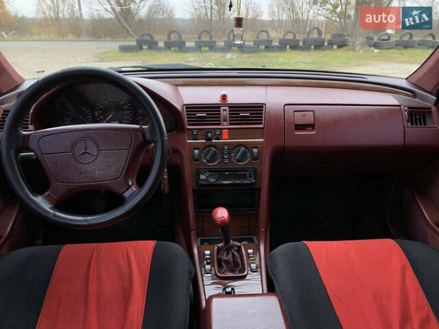 Бежевый Мерседес Ц-Класс, объемом двигателя 1.8 л и пробегом 381 тыс. км за 3650 $, фото 19 на Automoto.ua