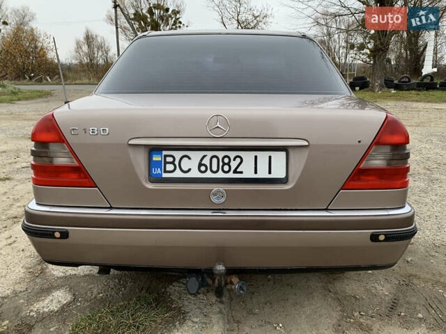 Бежевый Мерседес Ц-Класс, объемом двигателя 1.8 л и пробегом 381 тыс. км за 3650 $, фото 6 на Automoto.ua