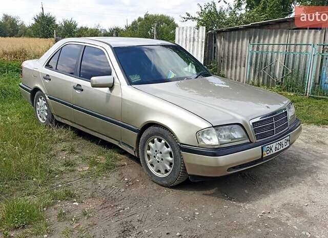Бежевий Мерседес Ц-Клас, об'ємом двигуна 2 л та пробігом 250 тис. км за 1899 $, фото 2 на Automoto.ua