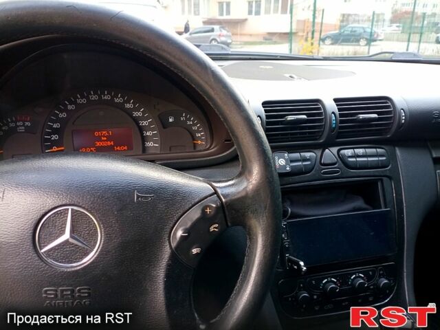 Бежевый Мерседес Ц-Класс, объемом двигателя 2 л и пробегом 300 тыс. км за 4500 $, фото 5 на Automoto.ua