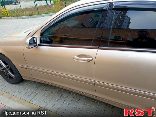Бежевый Мерседес Ц-Класс, объемом двигателя 2 л и пробегом 300 тыс. км за 4500 $, фото 1 на Automoto.ua