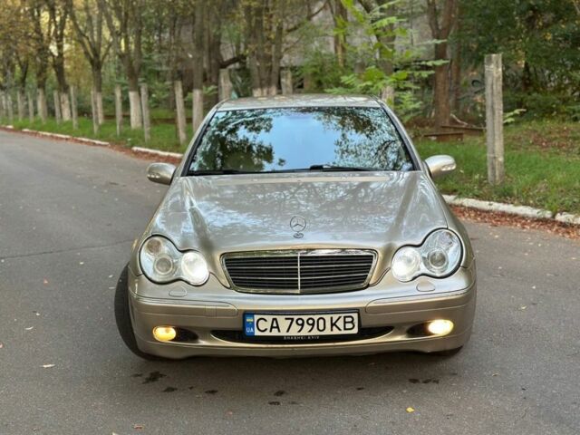 Бежевый Мерседес Ц-Класс, объемом двигателя 1.8 л и пробегом 248 тыс. км за 3749 $, фото 2 на Automoto.ua