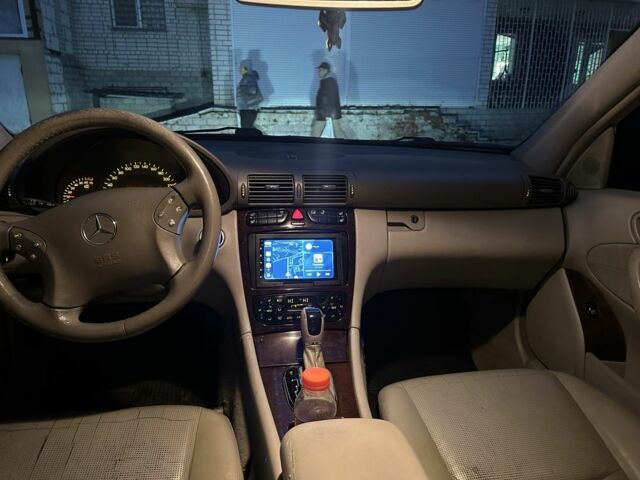 Бежевый Мерседес Ц-Класс, объемом двигателя 1.8 л и пробегом 248 тыс. км за 3749 $, фото 8 на Automoto.ua